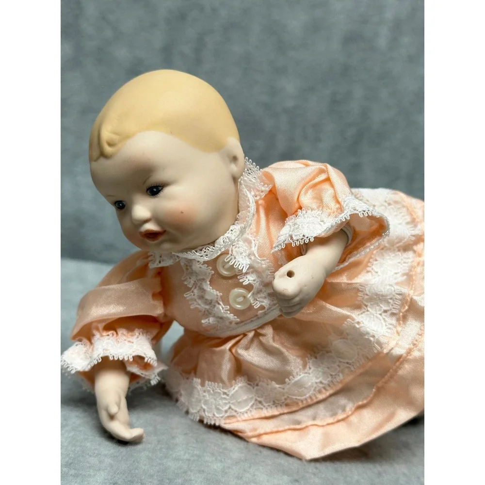 Yolando Bello Vintage 1994 Porcelain Baby Doll Girl Peach Lace Dress Excellent‎